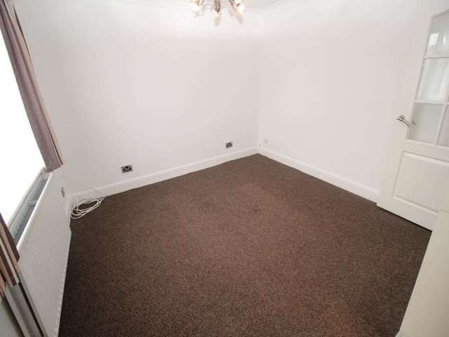  Image of 2 bedroom Maisonette to rent in Elms Road Harrow Weald Harrow HA3 at Harrow Weald Harrow Weald Harrow, HA3 6BT