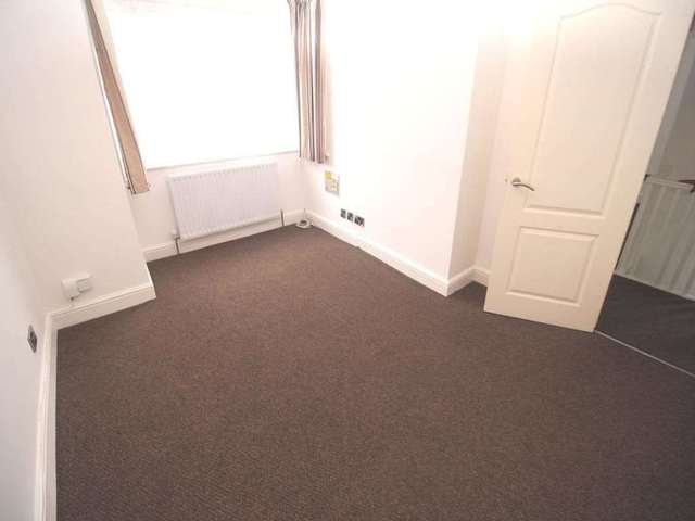  Image of 2 bedroom Maisonette to rent in Elms Road Harrow Weald Harrow HA3 at Harrow Weald Harrow Weald Harrow, HA3 6BT