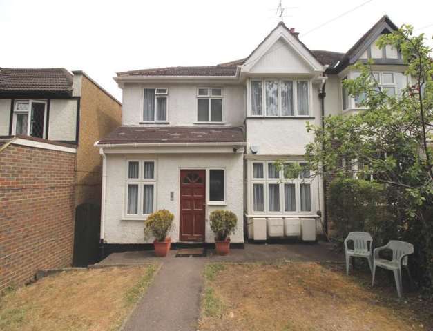  Image of 2 bedroom Maisonette to rent in Elms Road Harrow Weald Harrow HA3 at Harrow Weald Harrow Weald Harrow, HA3 6BT
