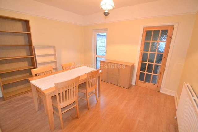  Image of 3 bedroom Terraced house to rent in Essex Street Reading RG2 at Essex Street  Reading, RG2 0EH