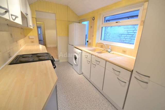  Image of 3 bedroom Terraced house to rent in Essex Street Reading RG2 at Essex Street  Reading, RG2 0EH