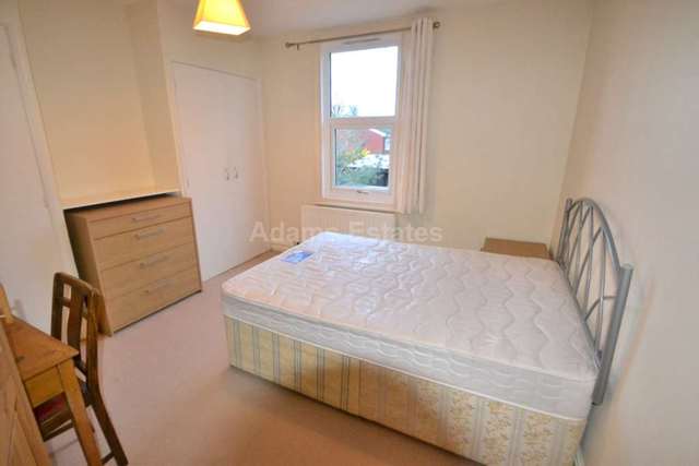  Image of 3 bedroom Terraced house to rent in Essex Street Reading RG2 at Essex Street  Reading, RG2 0EH
