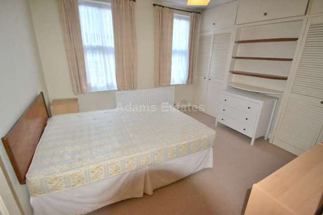  Image of 3 bedroom Terraced house to rent in Essex Street Reading RG2 at Essex Street  Reading, RG2 0EH