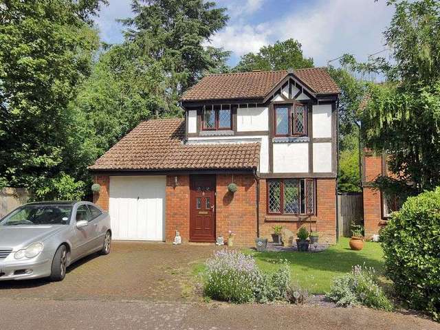  Image of 3 bedroom Detached house for sale in Evans Close Maidenbower Crawley RH10 at Evans Close Maidenbower Crawley, RH10 7WN