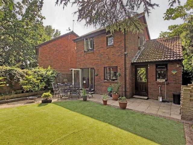  Image of 3 bedroom Detached house for sale in Evans Close Maidenbower Crawley RH10 at Evans Close Maidenbower Crawley, RH10 7WN