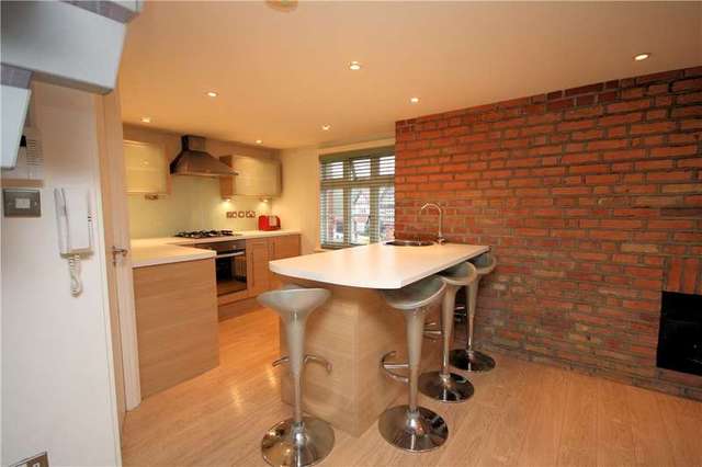  Image of 2 bedroom Flat for sale in Little Common Stanmore HA7 at 11 Little Common Stanmore Stanmore, HA7 3BZ