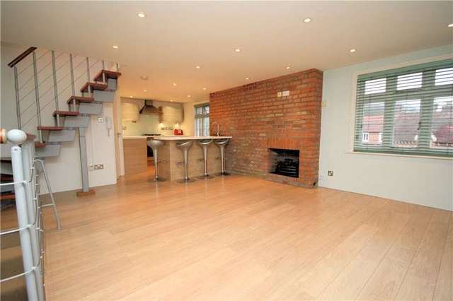  Image of 2 bedroom Flat for sale in Little Common Stanmore HA7 at 11 Little Common Stanmore Stanmore, HA7 3BZ