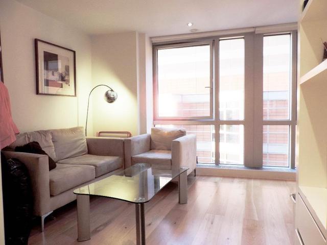  Image of 1 bedroom Flat to rent in Fairmont Avenue London E14 at Docklands  London, E14 9JA