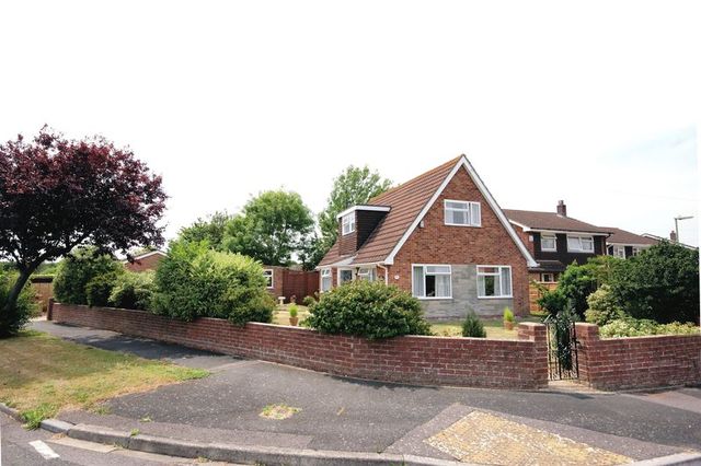  Image of 3 bedroom Detached house for sale in Fairwater Close Gosport PO13 at Fairwater Close  Gosport, PO13 0HF