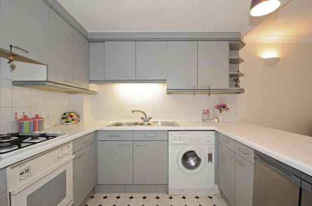  Image of 1 bedroom Flat to rent in Admiral Walk London W9 at Falcon Lodge  Admiral Walk, W9 3TA
