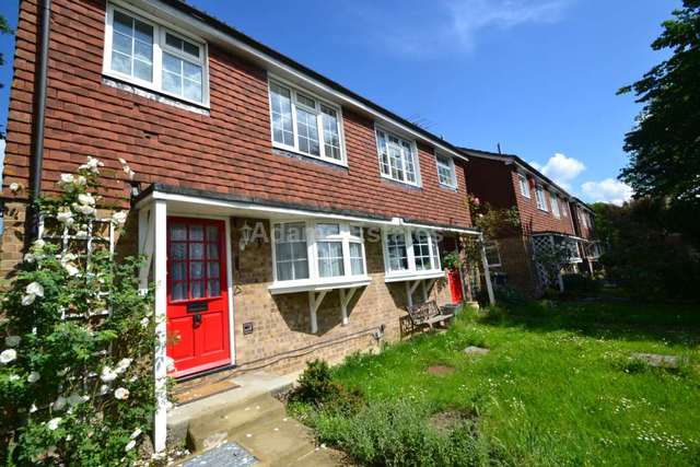  Image of 3 bedroom Semi-Detached house to rent in Fern Walk Calcot Reading RG31 at Fern Walk Calcot Reading, RG31 4YA