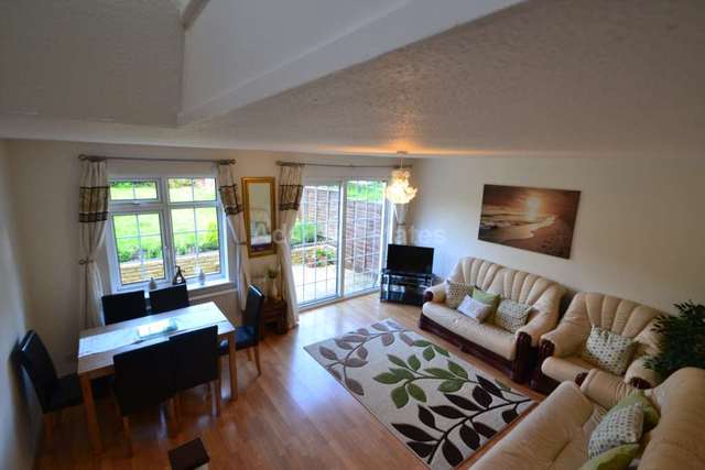  Image of 3 bedroom Semi-Detached house to rent in Fern Walk Calcot Reading RG31 at Fern Walk Calcot Reading, RG31 4YA
