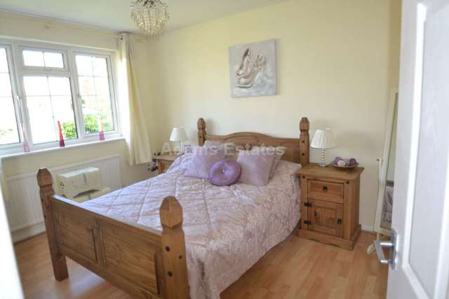  Image of 3 bedroom Semi-Detached house to rent in Fern Walk Calcot Reading RG31 at Fern Walk Calcot Reading, RG31 4YA