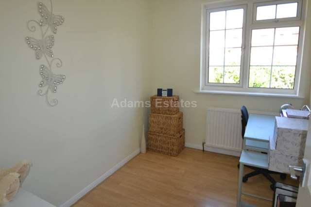  Image of 3 bedroom Semi-Detached house to rent in Fern Walk Calcot Reading RG31 at Fern Walk Calcot Reading, RG31 4YA