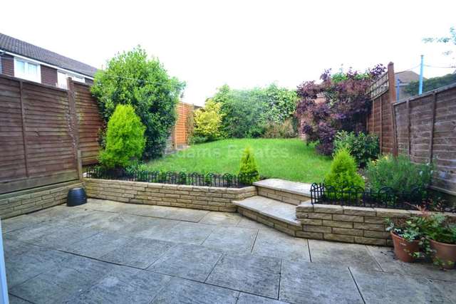  Image of 3 bedroom Semi-Detached house to rent in Fern Walk Calcot Reading RG31 at Fern Walk Calcot Reading, RG31 4YA