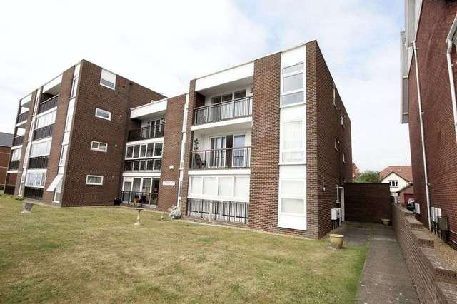  Image of 2 bedroom Flat for sale in Marine Parade West Lee-on-the-Solent PO13 at Marine Parade West  Lee-On-The-Solent, PO13 9BB