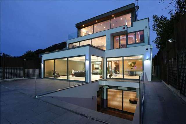  Image of 5 bedroom Detached house for sale in Glanleam Road Stanmore HA7 at Stanmore Middlesex Stanmore, HA7 4NW