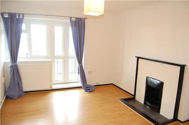  Image of 2 bedroom Flat to rent in Glen Albyn Road London SW19 at Wimbledon Park, SW19 6HF