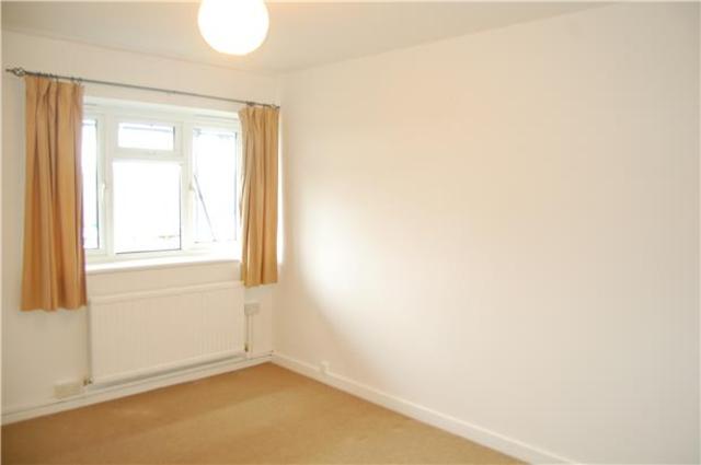  Image of 2 bedroom Flat to rent in Glen Albyn Road London SW19 at Wimbledon Park, SW19 6HF