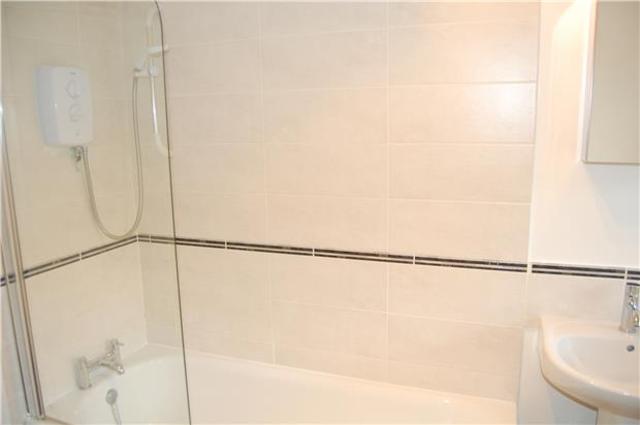  Image of 2 bedroom Flat to rent in Glen Albyn Road London SW19 at Wimbledon Park, SW19 6HF