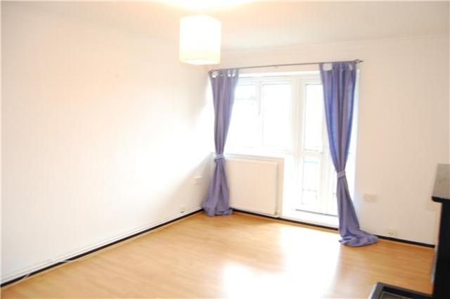  Image of 2 bedroom Flat to rent in Glen Albyn Road London SW19 at Wimbledon Park, SW19 6HF
