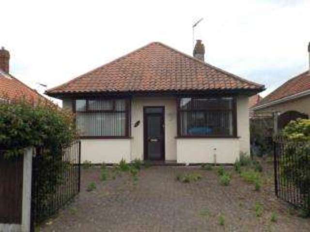  Image of 2 bedroom Bungalow for sale in Pound Lane Gorleston Great Yarmouth NR31 at Gorleston Great Yarmouth Gorleston on Sea, NR31 7QY