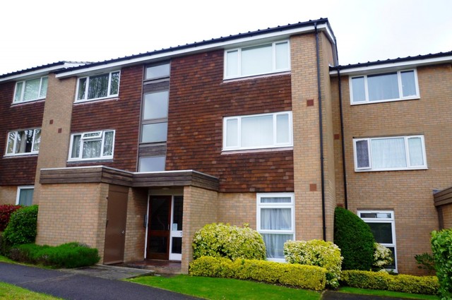  Image of 1 bedroom Flat to rent in Green Acres Croydon CR0 at Croydon, CR0 5UW