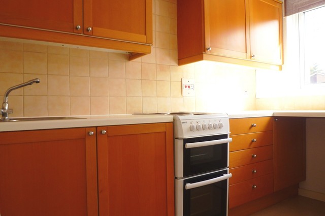  Image of 1 bedroom Flat to rent in Green Acres Croydon CR0 at Croydon, CR0 5UW