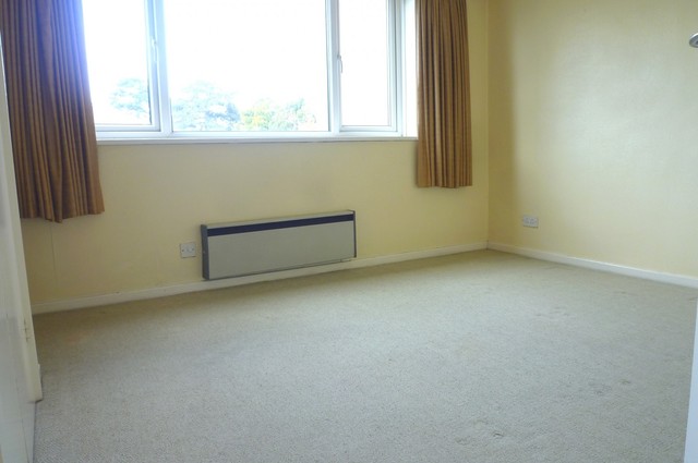 Image of 1 bedroom Flat to rent in Green Acres Croydon CR0 at Croydon, CR0 5UW