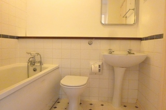  Image of 1 bedroom Flat to rent in Green Acres Croydon CR0 at Croydon, CR0 5UW