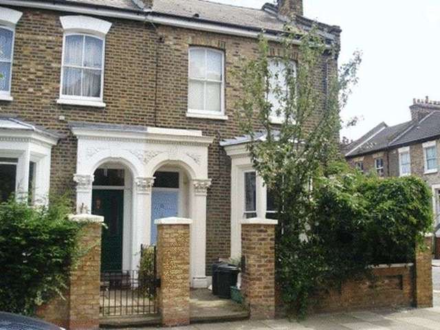  Image of 3 bedroom Flat to rent in Fassett Square London E8 at Fassett Square  LONDON, E8 1DQ