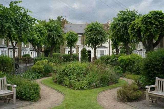  Image of 3 bedroom Flat to rent in Fassett Square London E8 at Fassett Square  LONDON, E8 1DQ