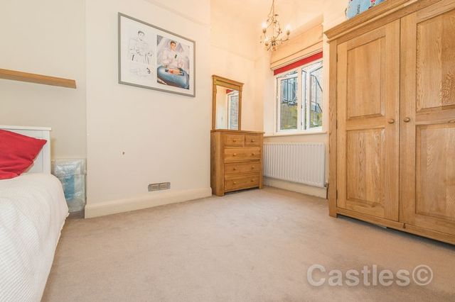  Image of 2 bedroom Flat for sale in Hampden Road London N8 at 78 Hampden Road Hornsey London, N8 0HT