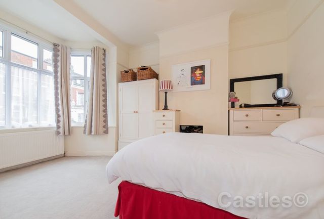  Image of 2 bedroom Flat for sale in Hampden Road London N8 at 78 Hampden Road Hornsey London, N8 0HT