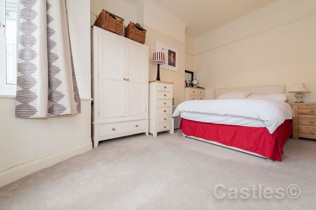  Image of 2 bedroom Flat for sale in Hampden Road London N8 at 78 Hampden Road Hornsey London, N8 0HT