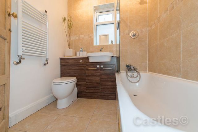  Image of 2 bedroom Flat for sale in Hampden Road London N8 at 78 Hampden Road Hornsey London, N8 0HT