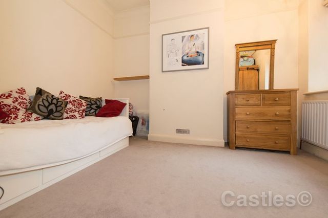  Image of 2 bedroom Flat for sale in Hampden Road London N8 at 78 Hampden Road Hornsey London, N8 0HT
