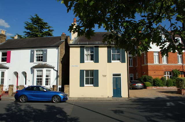  Image of 3 bedroom Property for sale in High Street Hampton TW12 at High Street  Hampton, TW12 2SW