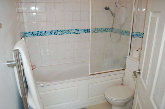  Image of 1 bedroom Property for sale in Beaver Close Hampton TW12 at Beaver Close  Hampton, TW12 2BZ