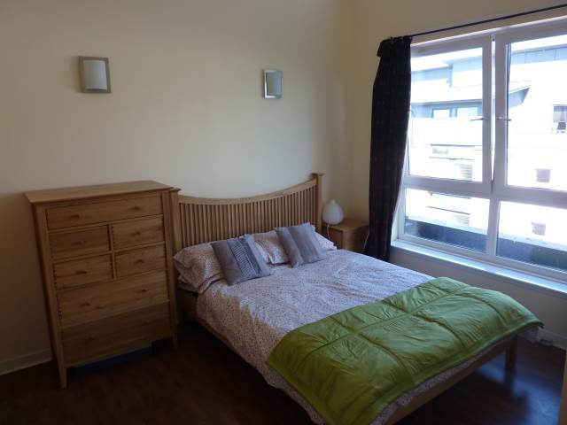  Image of 3 bedroom Flat to rent in Hawkhill Close Edinburgh EH7 at Lochend Edinburgh Edinburgh, EH7 6AL