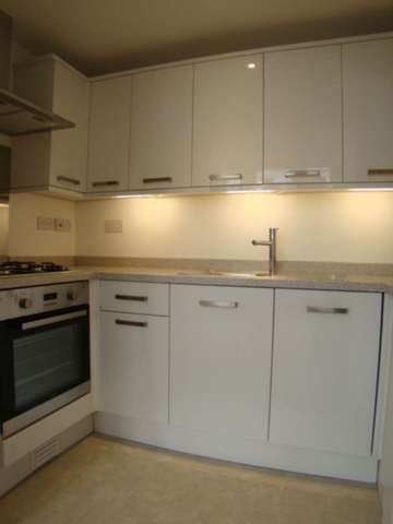  Image of 2 bedroom Flat to rent in Hazlitt Road London W14 at Hazlitt Road Kensington London, W14 0JY