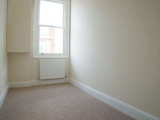  Image of 2 bedroom Flat to rent in Hazlitt Road London W14 at Hazlitt Road Kensington London, W14 0JY