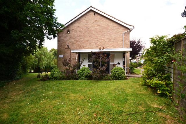  Image of 2 bedroom Property to rent in Heath View London N2 at East Finchley, N2 0QB