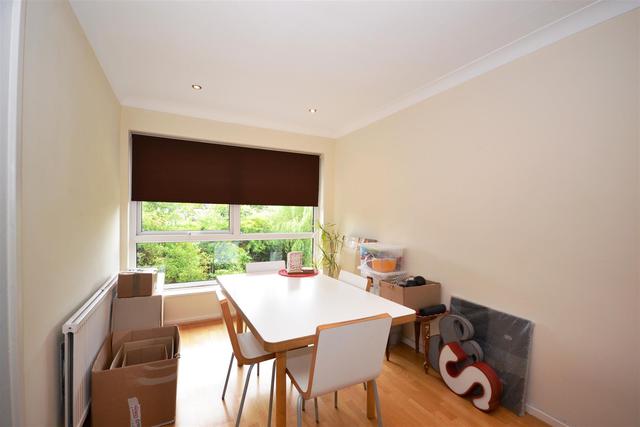  Image of 2 bedroom Property to rent in Heath View London N2 at East Finchley, N2 0QB