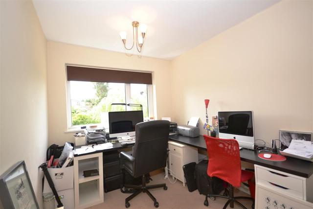  Image of 2 bedroom Property to rent in Heath View London N2 at East Finchley, N2 0QB