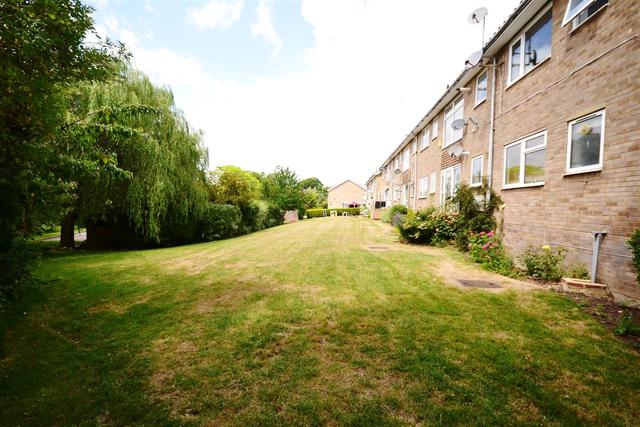  Image of 2 bedroom Property to rent in Heath View London N2 at East Finchley, N2 0QB