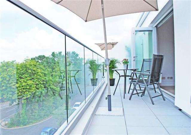 Image of 1 bedroom Apartment to rent in Bentley Way Woodford Green IG8 at Woodford Green, IG8 0SD