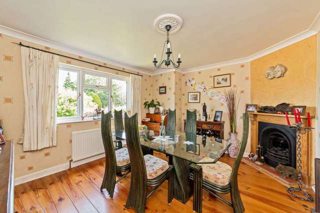  Image of 5 bedroom Detached house for sale in High Street Northchurch Berkhamsted HP4 at High Street South Northchurch Berkhamsted, HP4 3SH