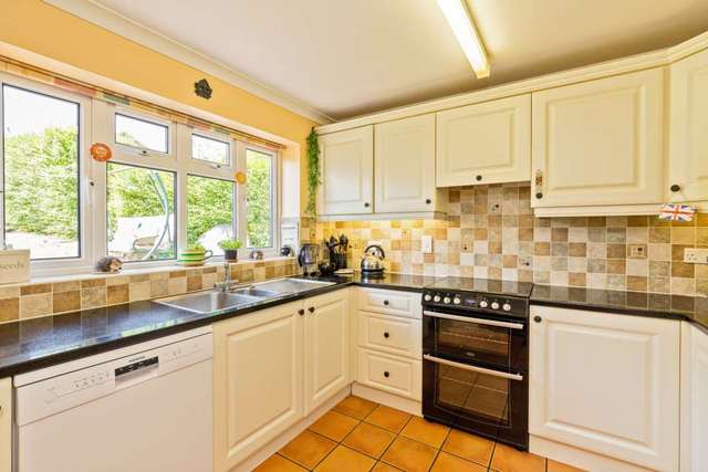  Image of 5 bedroom Detached house for sale in High Street Northchurch Berkhamsted HP4 at High Street South Northchurch Berkhamsted, HP4 3SH