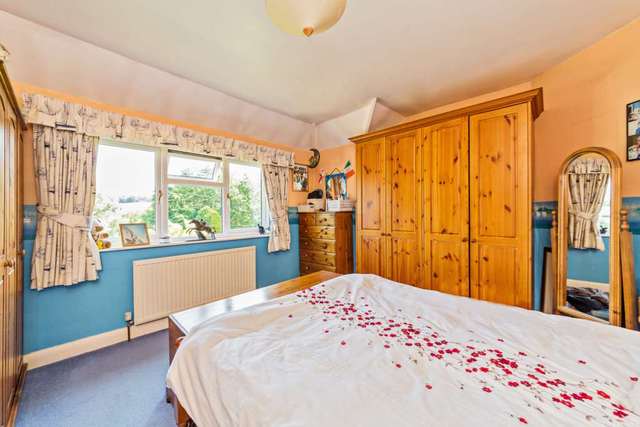  Image of 5 bedroom Detached house for sale in High Street Northchurch Berkhamsted HP4 at High Street South Northchurch Berkhamsted, HP4 3SH
